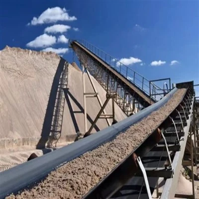 ما الفرق بين حزام النقل المصنوع من القماش وحزام النقل المصنوع من المطاط؟